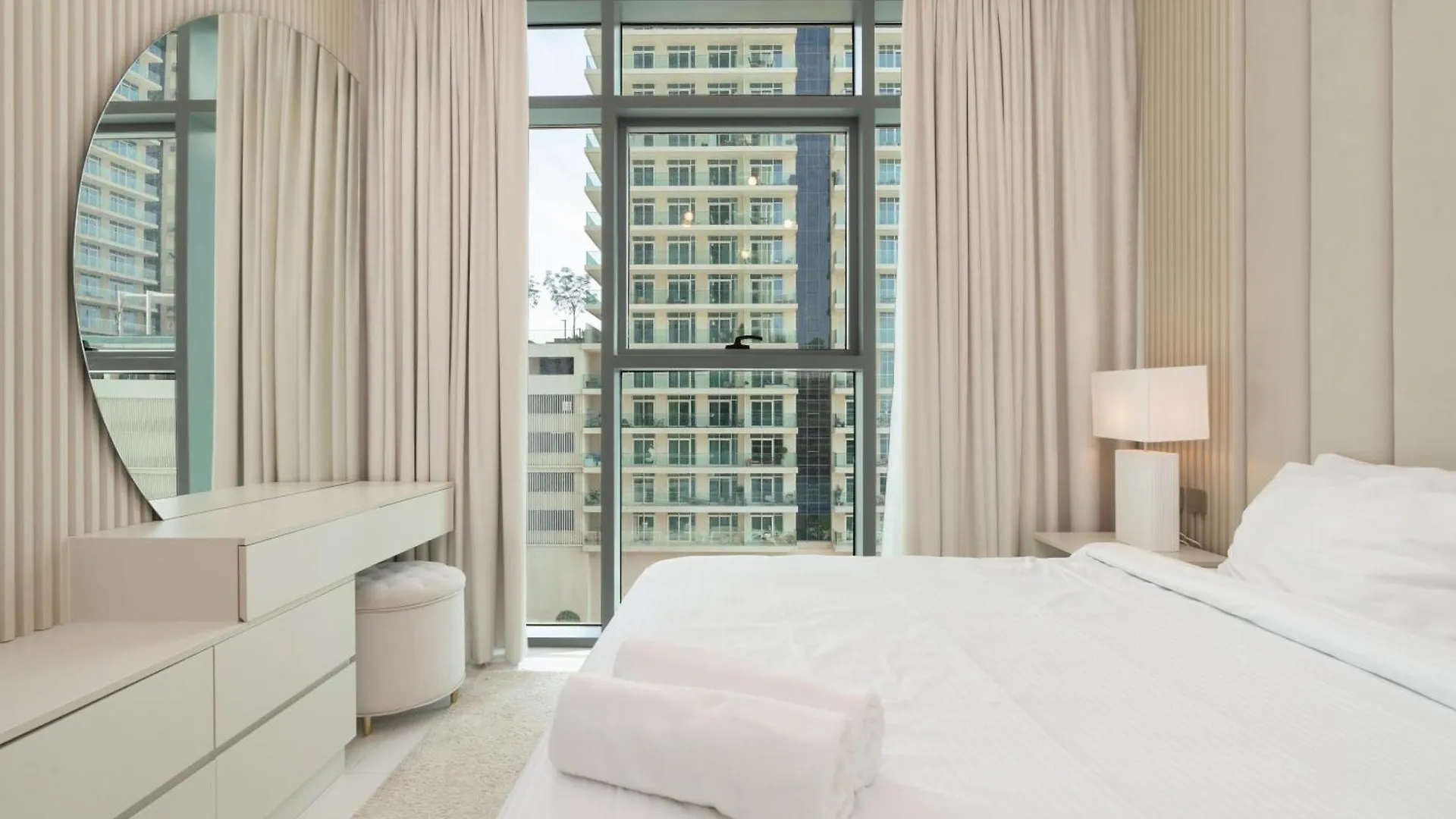 Beach Vista 1 - Beachfront Stunning - Full Sea Views Dubai