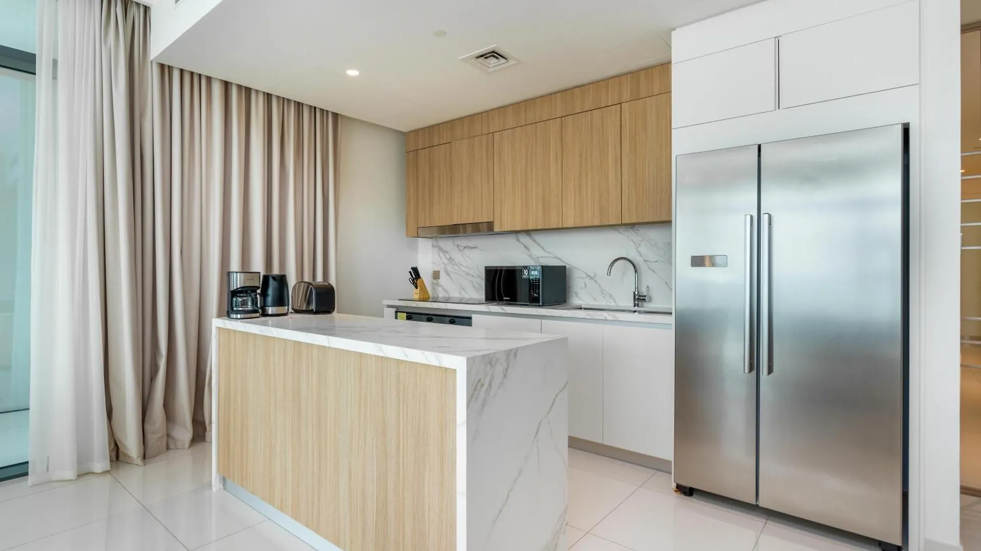 Beach Vista 1 - Beachfront Stunning - Full Sea Views Dubai 0*,